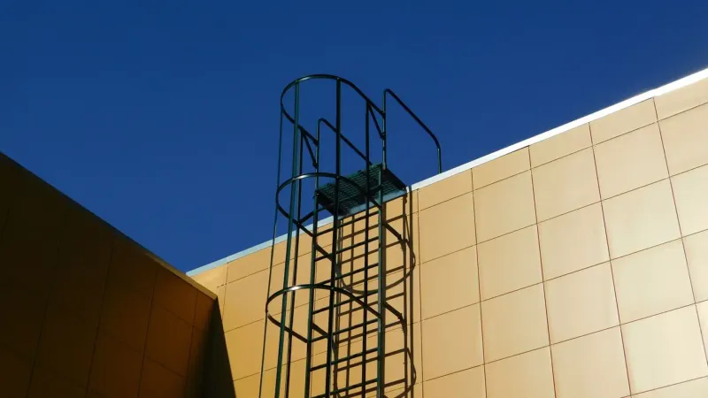 Стремянки и ограждения